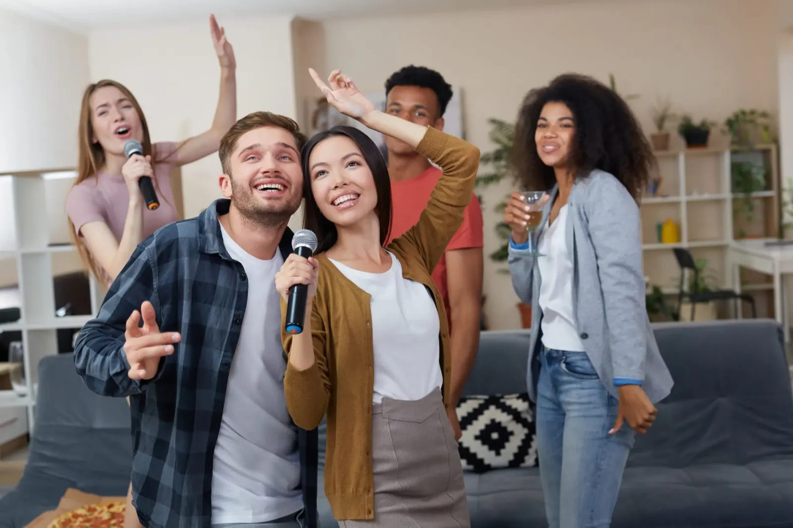 A karaoke night among friends