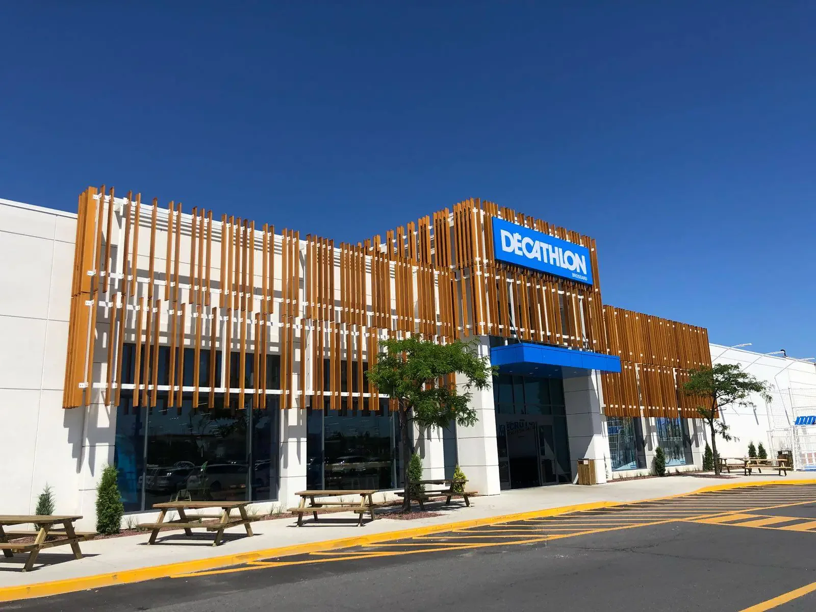 Façade d'un magasin Décathlon au Canada