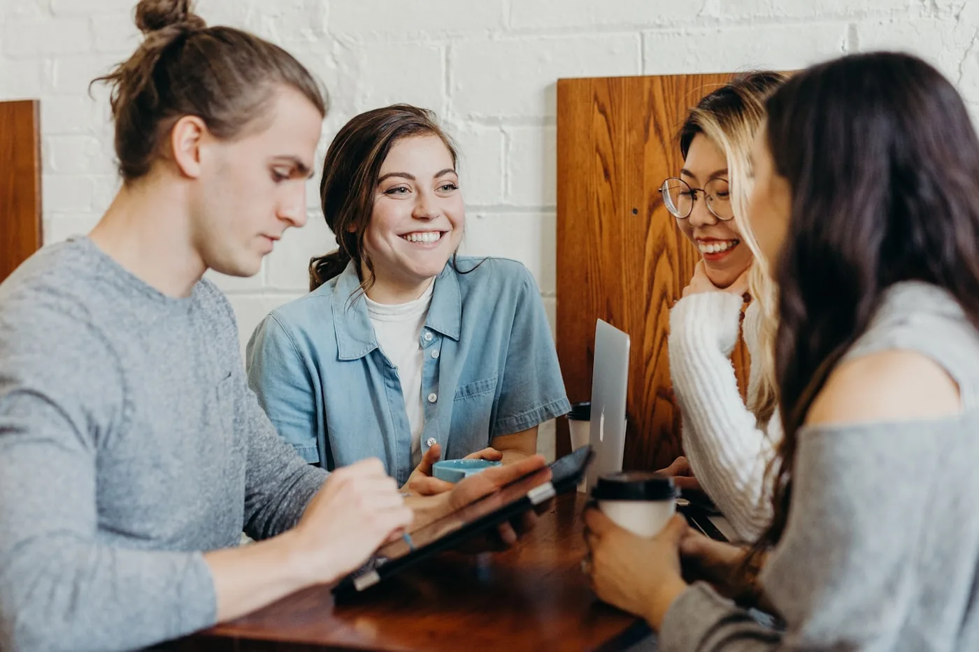 An advisor in a warm discussion with an HR team